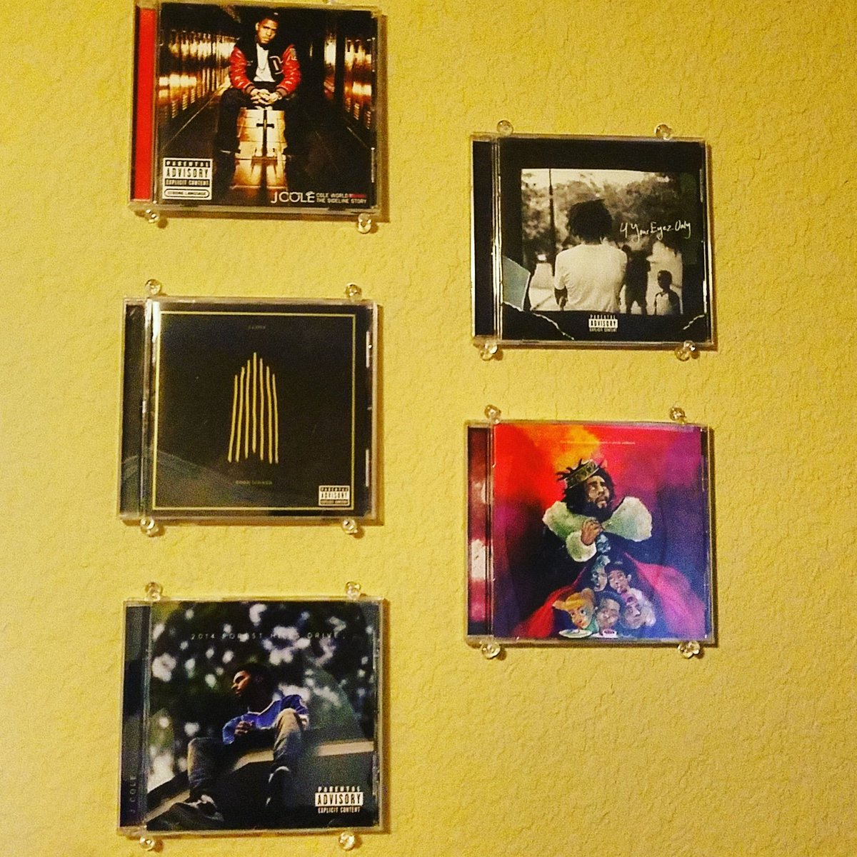 kevovaldes's tweet photo. Can't wait to add more to the collection!!🔥🔥🔥  #sidelinestory #bornsinner #2014foresthilldrive #4youreyesonly #KOD https://t.co/4naRLZkras