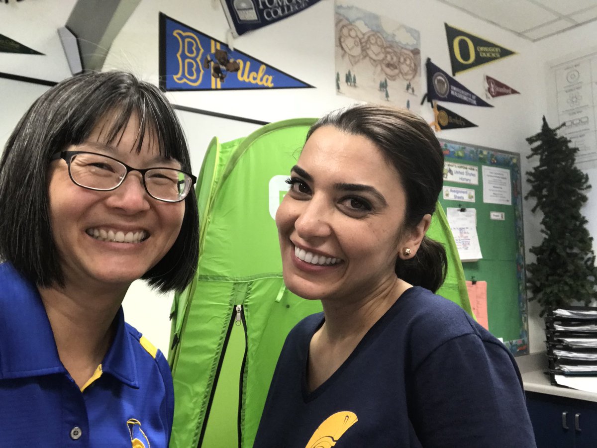 HistoryFrog's tweet image. So great to #collab w @ZvartAlexan First Things First Leader in Me lesson. Thanks for helping to prep our 8th grade Ss for AHS! #FAcollab @Deja_L_Anderson  @lantonha @MsMartinSpartan @FirstAveMS @ArcadiaUnified