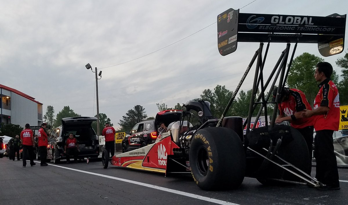 TeamKalitta's tweet image. The @Mac_Tools team is coming up soon as the final pair of Top Fuel in Q2 at the #SouthernNats. Can @Air_Doug reclaim the top spot? Tune in to @FS1 to find out! #GreatToWorkWith #WeAreMacTools #NHRA #KalittaStrong #FastestNameInCreditCardProcessing #NHRAonFOX