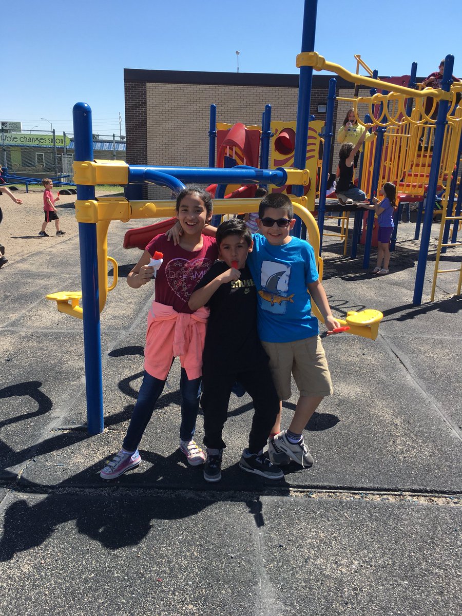 ErinRuthKing's tweet photo. When you rock your MAPS tests, you get popsicles on the playground! @Washington_NPS @npspanthers #teacherslikepopsiclestoo https://t.co/a6jvKHUHN4