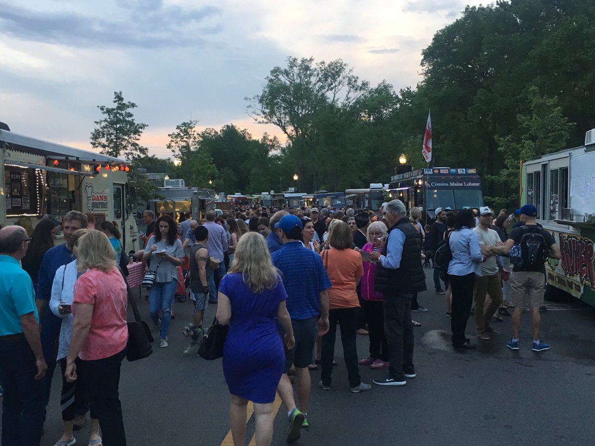 Sun sets on <a href="/ETSFranklin/">EattheStreetFranklin</a> as thousands enjoy food and fun ‘til 10 p.m.