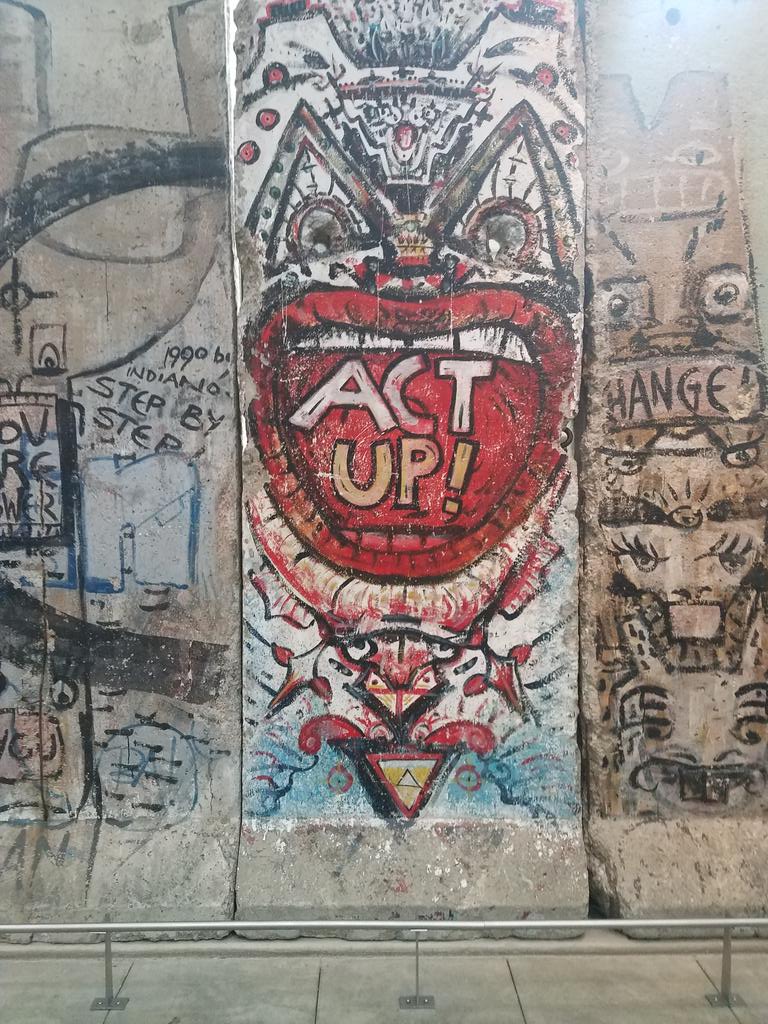 MrsDSciExplrr's tweet photo. Powerful and awesome exhibits at the Newseum.  Bus 2 rocks!  #PMSDC2018 https://t.co/bevIcqsx1G