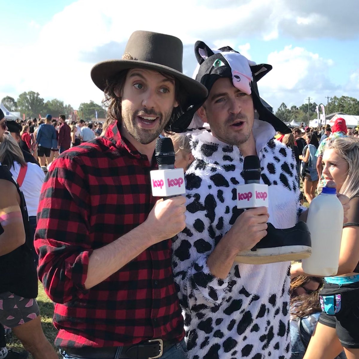 TheLoopAu's tweet image. We head to the crowd to see if anybody will do a milk shoey...aka a MOOEY 🥛👞 #LoopGTM
