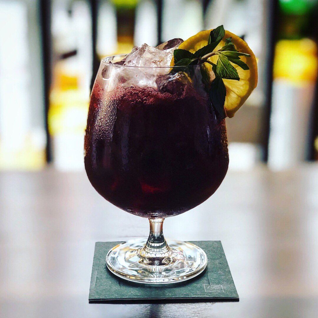 ACHotelSantaFe's tweet photo. Eres un Gin Fan? 
Ven a probar estas creaciones: AC Negroni, Blackberry Tonic y Celery Thim Gin 😉
Nos vemos en #ACLounge #SantaFe 
#ACSantaFe #achotels #CDMX #BuenViernes https://t.co/Qk8SHSiRJO
