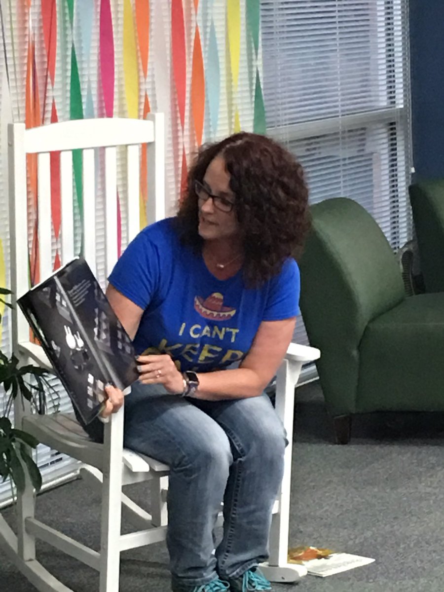 shannonf893's tweet photo. Kids had a great day today!!!! Had some special guests reading to them!!!! #hodgesmisd https://t.co/rTZHTgl1SG