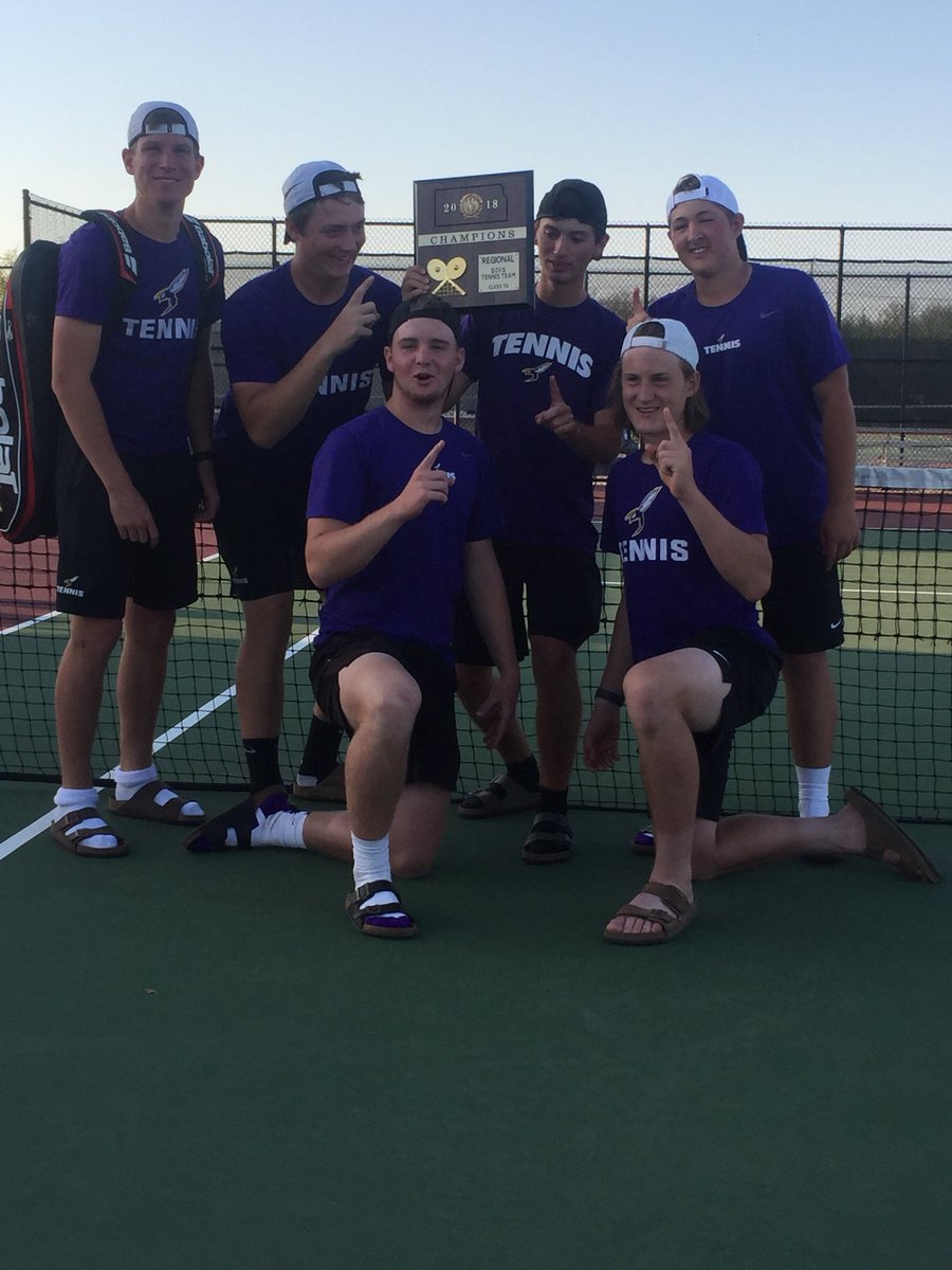 vcentersports's tweet photo. Regional Champions! First time since 1992! @USD262 https://t.co/uGv4kAif72