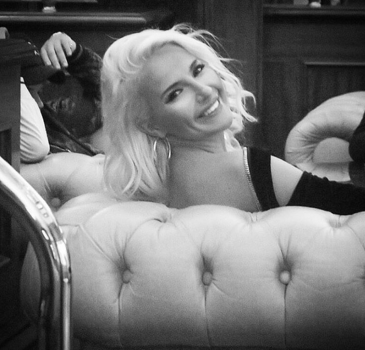 Hey you! #happymoments #relax #happiness #blacktwhite #HappyFriyay #felizviernes