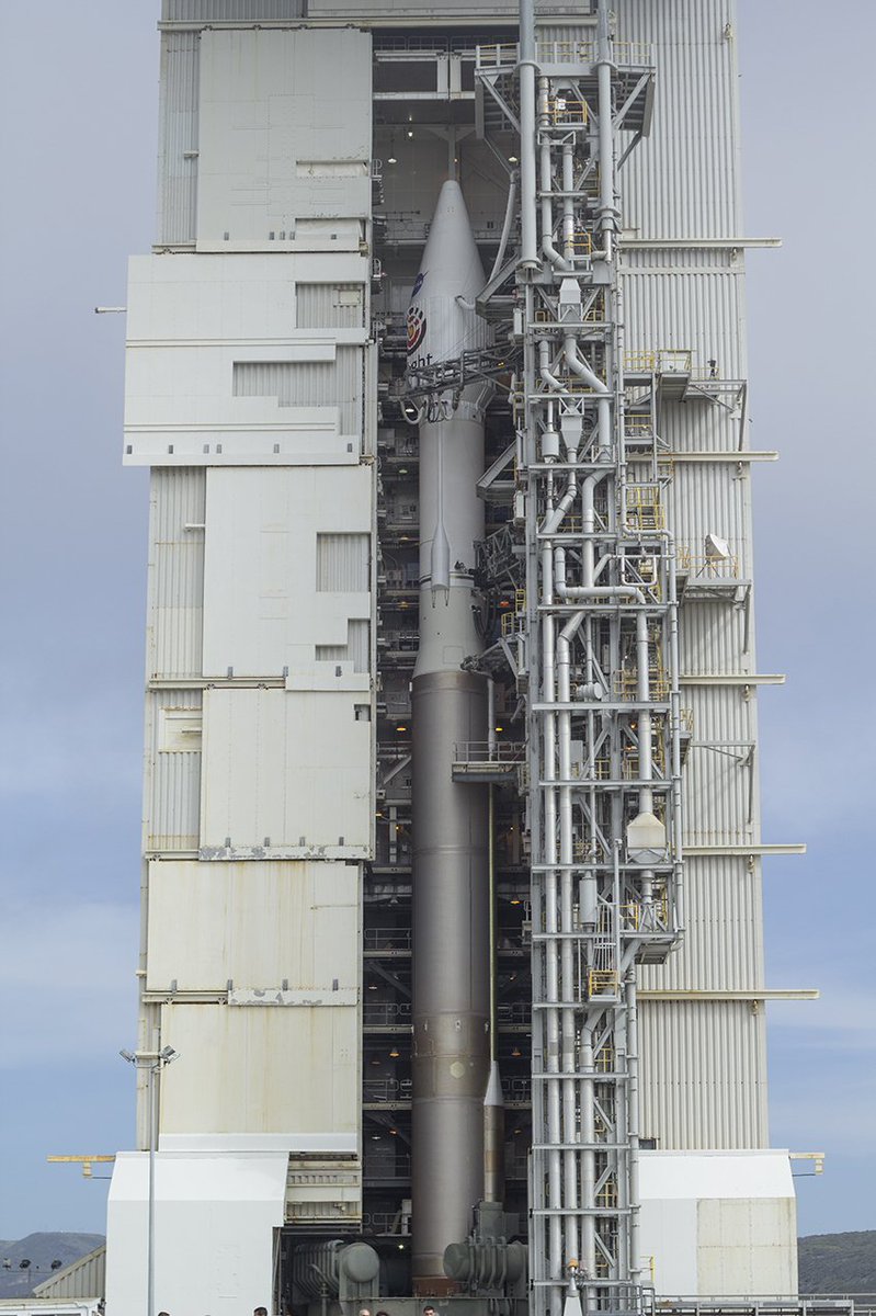 InSight_IPGP's tweet image. Lancement H-10 ! InSight ready to go! InSight (et SEIS) prêts à partir sur le lanceur Atlas V, base de Vandenberg, Californie. #GoInsight #MayThe4BeWithYou (and the 5th also!) @NASA_Insight @CNES - seis-insight.eu/fr/public/la-m…