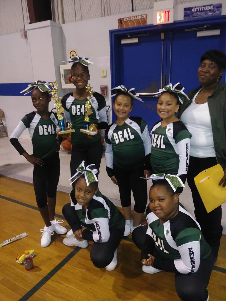 EdwardTitche's tweet photo. Flashback Friday to last week when our #Titche cheerleaders won 1st place at the 3DC Entertainment’s 17th Annual National Competition 🎉🌟🥇💚🐯💚 #DallasISD #ACEDallasISD #TitcheTigers @dallasschools @ACEDallasISD @joleehealey https://t.co/LrvsVsZhmp