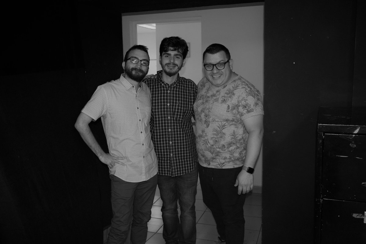 FestiComediaCA's tweet photo. Segundo día del Festival, turno de los ticos Raul, Pablo y Alex .
se llevaron los aplausos del publico salvadoreño.
#Centroamericarie en @TeatroLuisPoma https://t.co/VPw10ItaVr