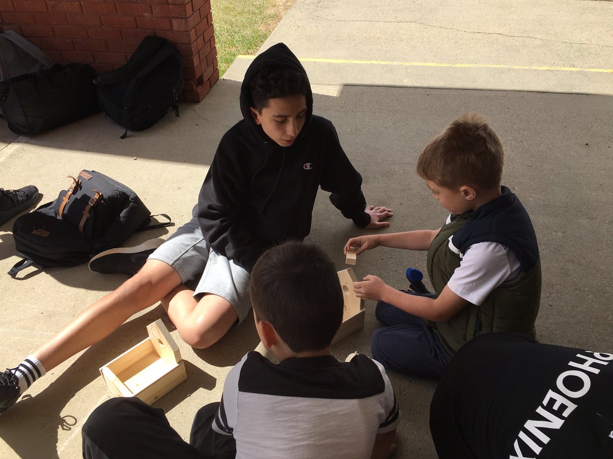 MissStAmand13's tweet photo. So much buddy work was done today at @HR_eics! It’s always so great to see the older kids becoming leaders! @joclynbeliveau @EICSTalks @LeflerLearns https://t.co/obtnPyRHMN