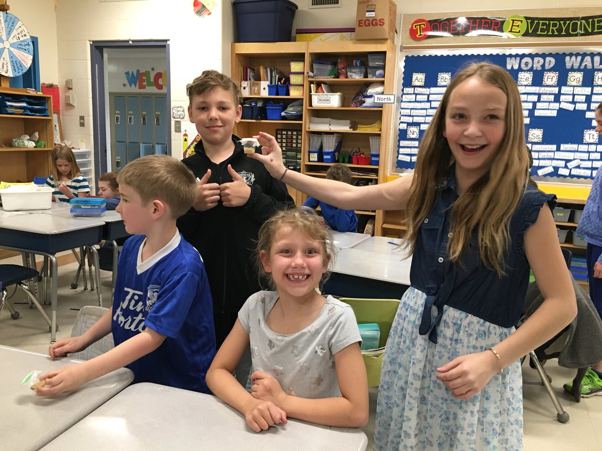 MissStAmand13's tweet photo. So much buddy work was done today at @HR_eics! It’s always so great to see the older kids becoming leaders! @joclynbeliveau @EICSTalks @LeflerLearns https://t.co/obtnPyRHMN