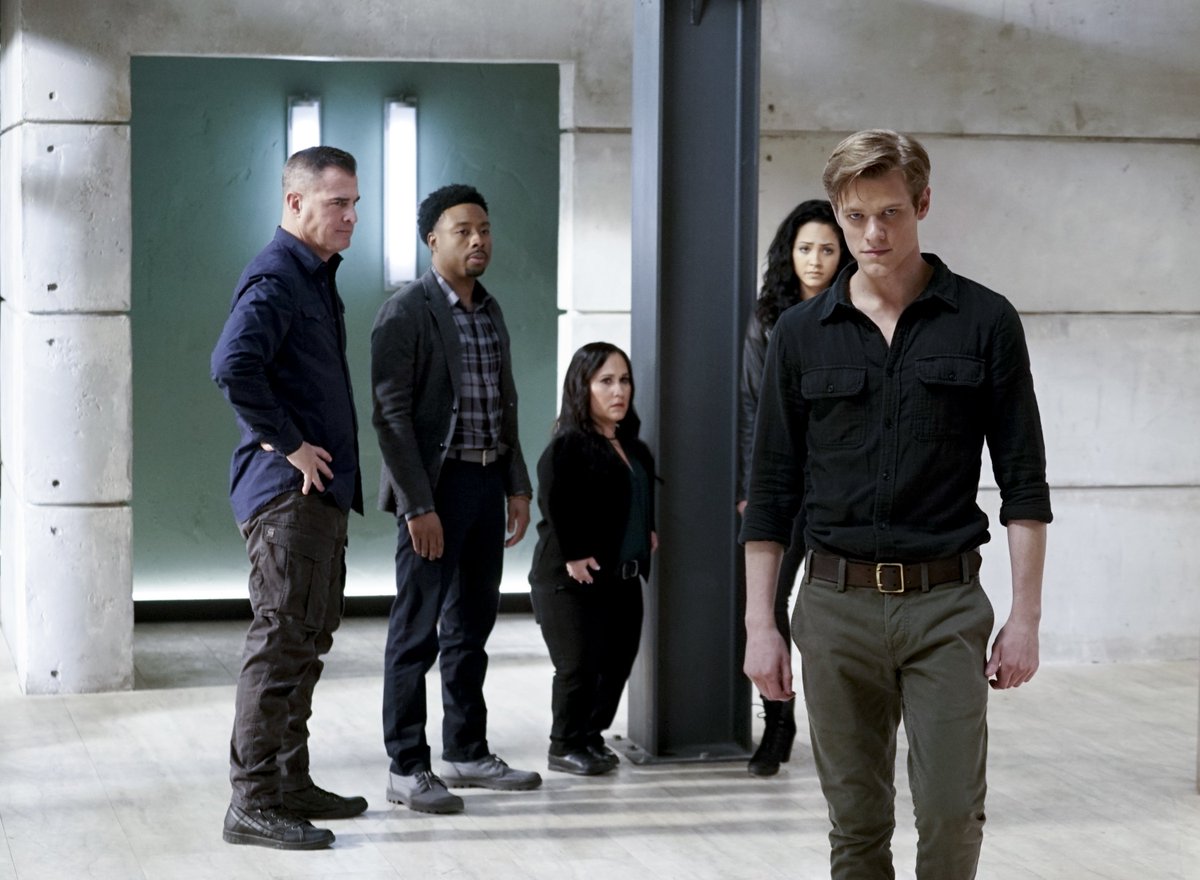 This is one explosive cliffhanger you won't want to miss! Stream the season finale of #MacGyver now: bit.ly/2xEzqW8