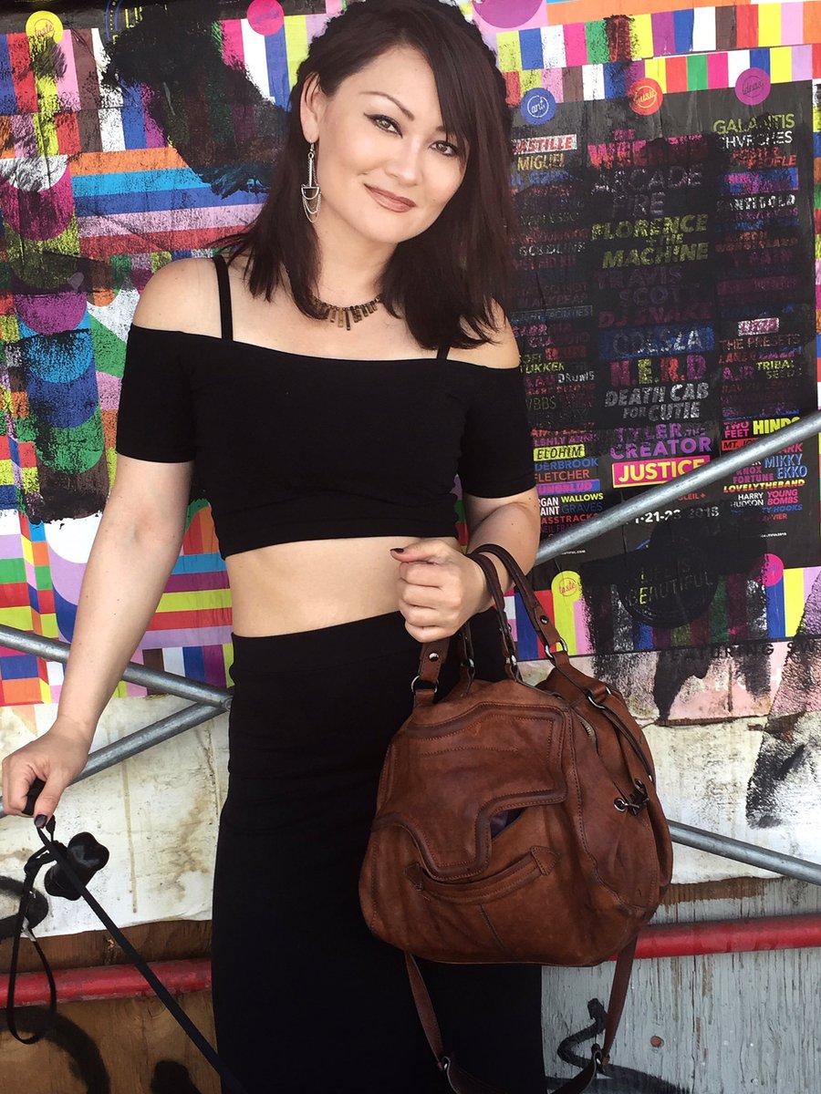 MaryChristinaB's tweet image. Happy FriYAY, everyone! 😎✌🏼️💛💙💚 #urbanchic #themcb #silverlakelosangeles #la #friyay #silverlake