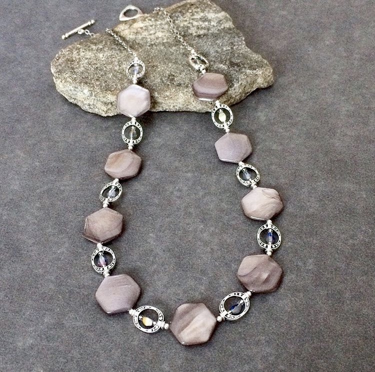 bstrongin1's tweet photo. https://t.co/3WSw5WSbFg #handmade #shellbead #jewelry #necklace #jewelryset #beadednecklace #stunningjewelry #dressyjewelry #uniquejewelry #statementjewelry #mothersdaygift #giftformom #birthdaygift #anniversarygift #giftforwife #etsyfinds #etsyshop #etsygifts https://t.co/vg8Q23yFVN