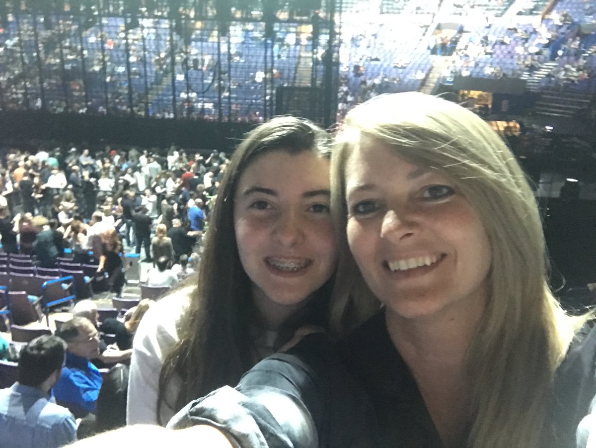 TonyaLStrange's tweet photo. #U2 #U2eiTour Grace’s 1st U2 concert! So excited! https://t.co/CuyxiQrQWp
