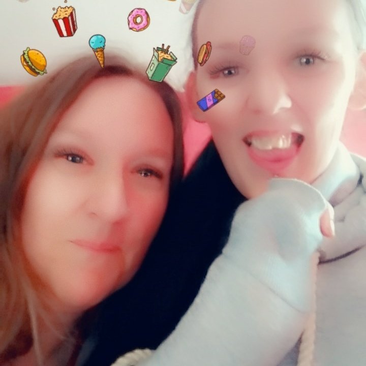 Melissa30765504's tweet photo. #NewProfilePic #mymamiseverything #onlyoneIneed I love you mum 😭 never take your mam for granted because one day you'll lose her my rock my best friend and moreeee 💖😍😘 https://t.co/dexo4TdknM