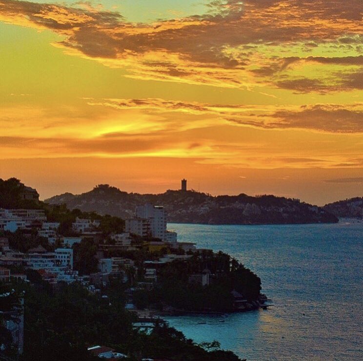 Bellos atardeceres disfrutarás en el puerto de #Acapulco