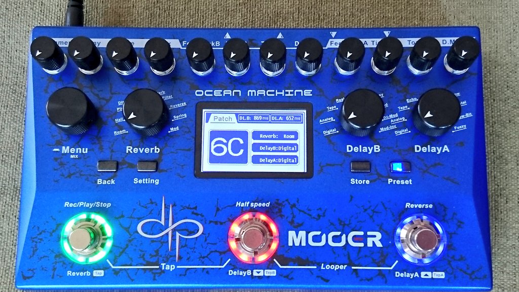 rg2550egb's tweet image. センターマイナスDC9Vを何故か持ってなかったため昨日ポチって、やっと電源入れられた。。LEDカラフル(笑)
#mooer #oceanmachine #delay #reverb #multi