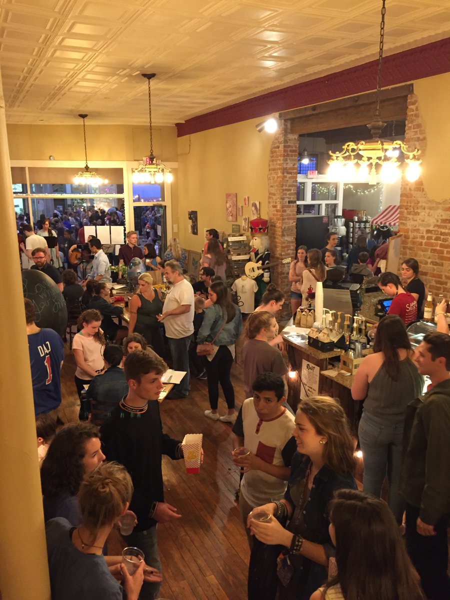 mayorbarilla's tweet photo. What a fantastic night for the very first, First Friday on Fourth! It was like the booming days when downtown was hopping. Special thank you to the Nelson Family and The Harmonium Project, the City and all who helped. #revitalization #downtownfun #firstfriday #lovewhereyoulive https://t.co/uDZ4UB8d4g