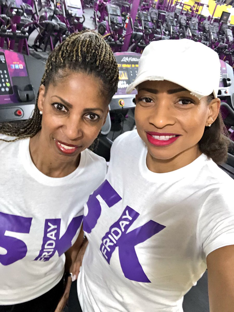 SonjaBowman's tweet photo. Got it in with my mother today! 👊🏽🏃🏽‍♀️💜 #5kWithSonja on #5KFriday for my mother and all the other moms around the world. #walk #jog #run just simply get it done! #RunningForMyMom #Mom #iLoveMom #iLoveMyMom #ProudMom #MomLife https://t.co/B59HeyRp4o