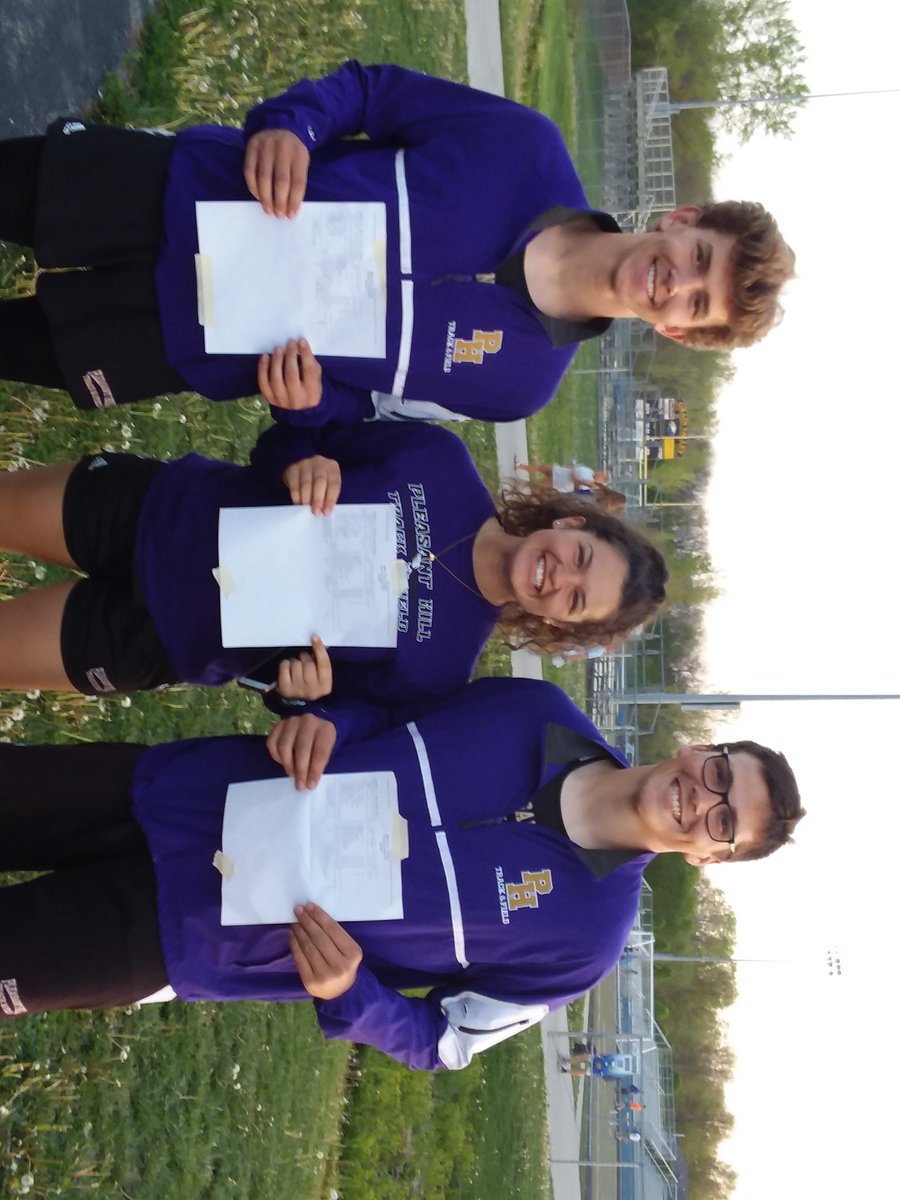 johnhamilton21's tweet photo. 3 MRVC Champions. Schlesener javelin, Bloom discus, Clapp shot put. https://t.co/5vhNDWtxQb