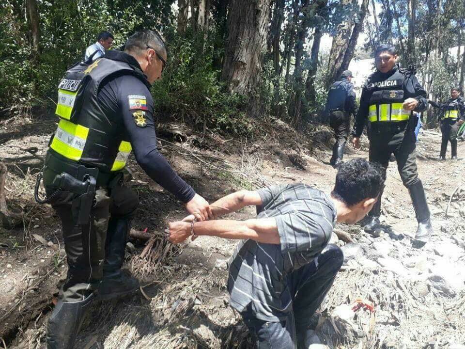 almepoll's tweet photo. #País. #Autoridades competentes de #migración, #extranjería, #políticagubernamental, accionen las seguridades pertinentes para evitar tanta delincuencia extranjera q llega al #Ecuador. Vil ejemplo de este atentado contra la #integridadhumana en #Ambato. Escuchen al #pueblo https://t.co/WJamDCdtEr