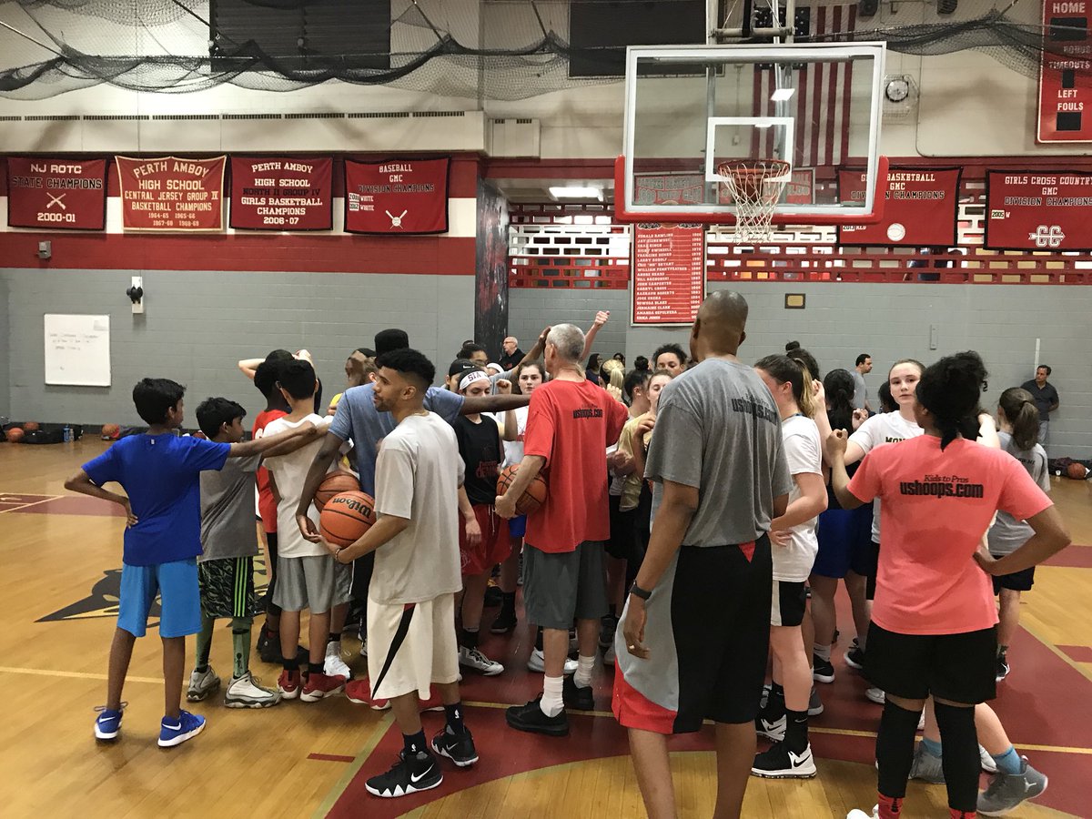 Gym packed with learning & energy. love the contributions from new faces & veterans! NJ/NY/PA/Conn. It’s so hard to stop after 2+ hours...expect an incredible weekend! @GW_WBB @HuskersWBB @PrincetonWBB @DukeWBB @CULionsWBB #Kenyon @scgirlshoops @NYGHoops @NoBoyzAllowedBB