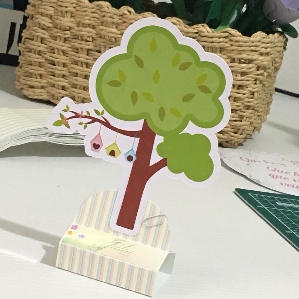 PliePapelaria's tweet photo. Porta bis!!!! Ahhh nem gente, que fofo. 😻#temajardimencantado #temajardim #temajardimdasborboletas #scrapbook #scrapfesta #babygirl #garden #pliepapelariapersonalizada #papelariacriativa #papercraft #cute #cutepaper #invitationcards #cuteinvitation #feitocomamor #feitoamao https://t.co/2Yd3C2ry6i