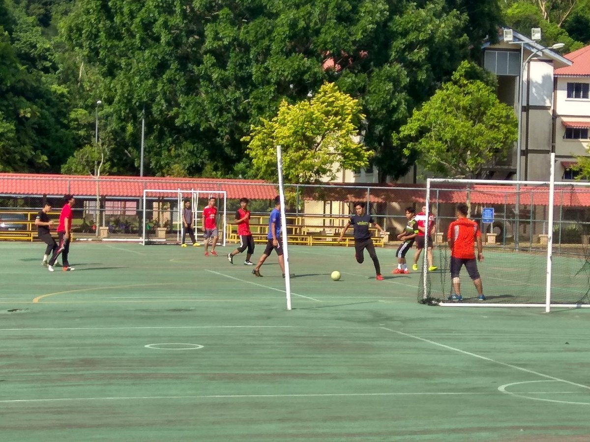 KolejRedang's tweet photo. Sekarang berlangsungnya pertandingan futsal sempena H&amp;W Days. Ayuh maju wahai anak muda UiTM!! https://t.co/4kn1zqZalr