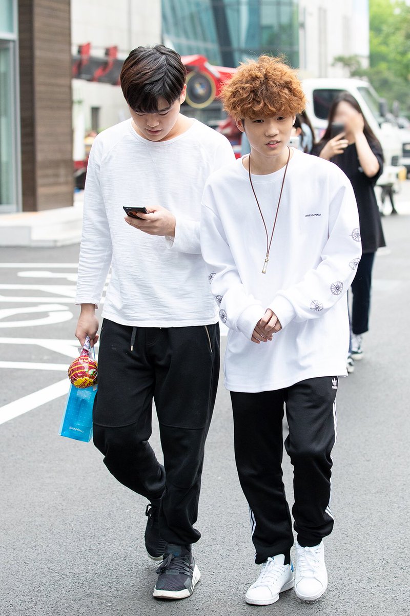 wjdrlgsjj's tweet photo. 180501 하온 병재
#김하온 #이병재 #고등래퍼2 https://t.co/KO2PrDFgQE