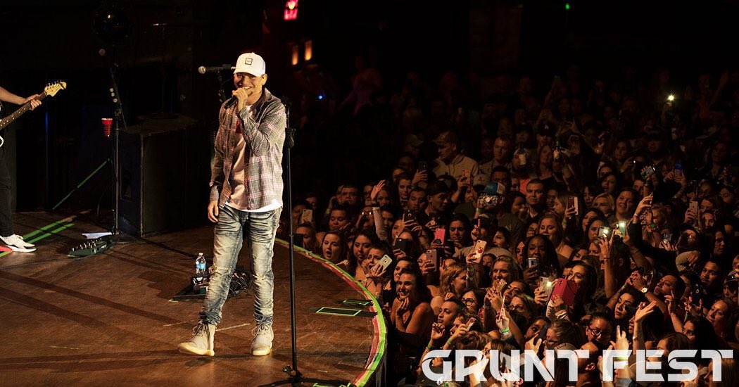 marilynoxo's tweet photo. @kanebrown Gruntfest in San Antonio !!! 🔥 https://t.co/rSDU1SFwgh
