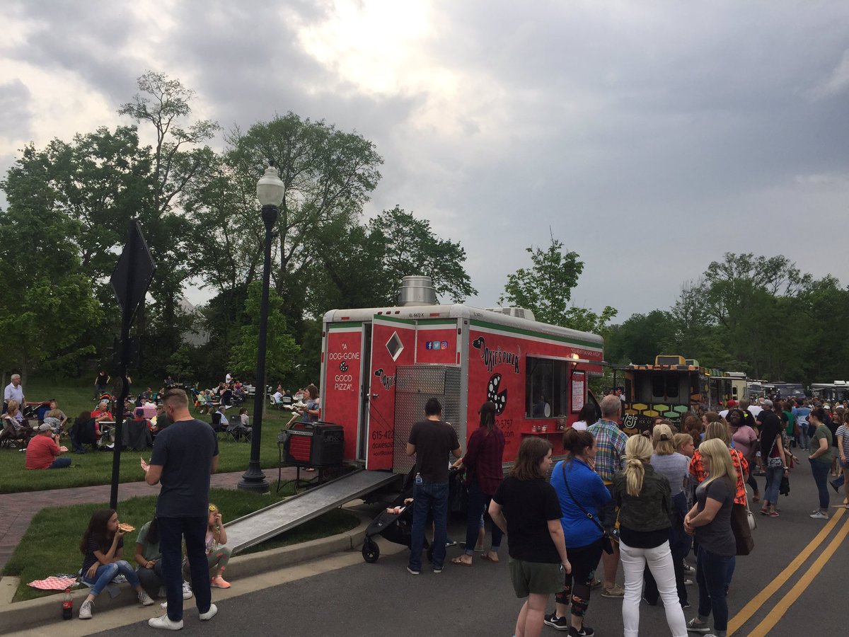 Enjoyed @DwtnFranklinTN's <a href="/ETSFranklin/">EattheStreetFranklin</a> tonight at Bicentennial Park. There's always something fun about social and civic events being held in the middle of streets; places normally reserved exclusively for cars.