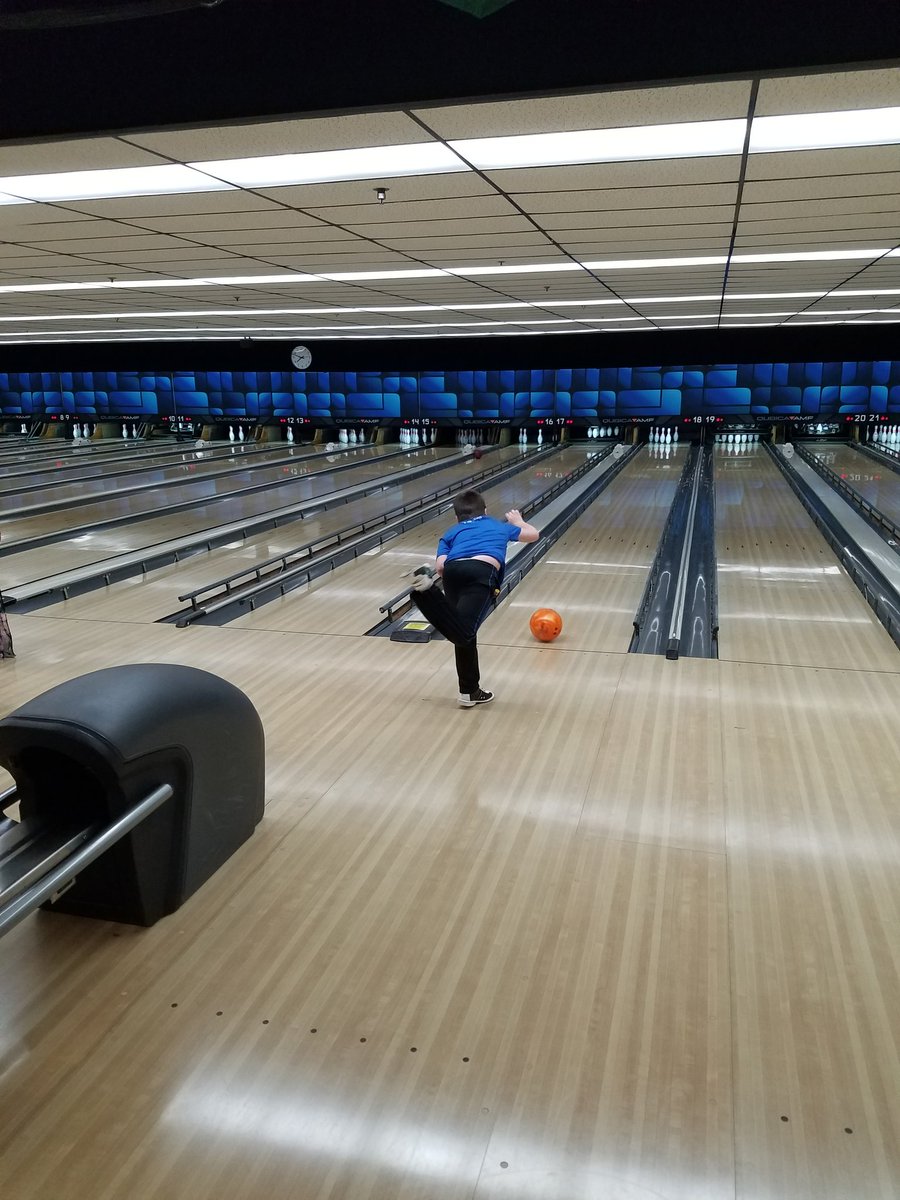 VCAssociation's tweet image. Thanks for a great night of bowling and fun @Strikers_Lanes ! Our Striving For Excellence families had a great time! 🎳🎳