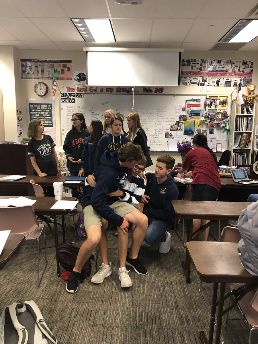 McCrawGrace's tweet photo. had a great last full A day! 3rd period government you will be missed! #werethefavorites @HistoryStephens https://t.co/Tocgzw5tHJ