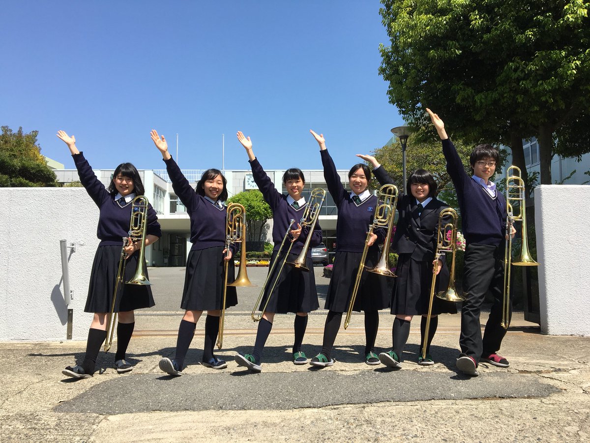 生駒高校吹奏楽部 生駒高校吹奏楽部定期演奏会 3週間前になりました いつもにこやか ひな壇の向かって右側 歌うことが大好きトロンボーンパートです 4月から人数が倍になり より分厚いサウンドをお届けできるよう 日々練習に励んでいます