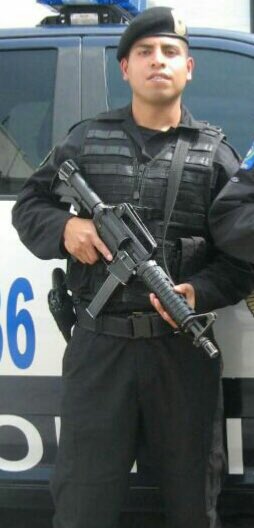 tritonazteca11's tweet photo. policía Ivan luna Hernandez murió en cumplimento de su deber , cuando  los recibieron a balazos vendedores de drogas en Iztapalapa, dos fueron abatidos y otros más detenidos en calle Jesús Garibay pte blanco @retioDF https://t.co/a9H9RIgPiN