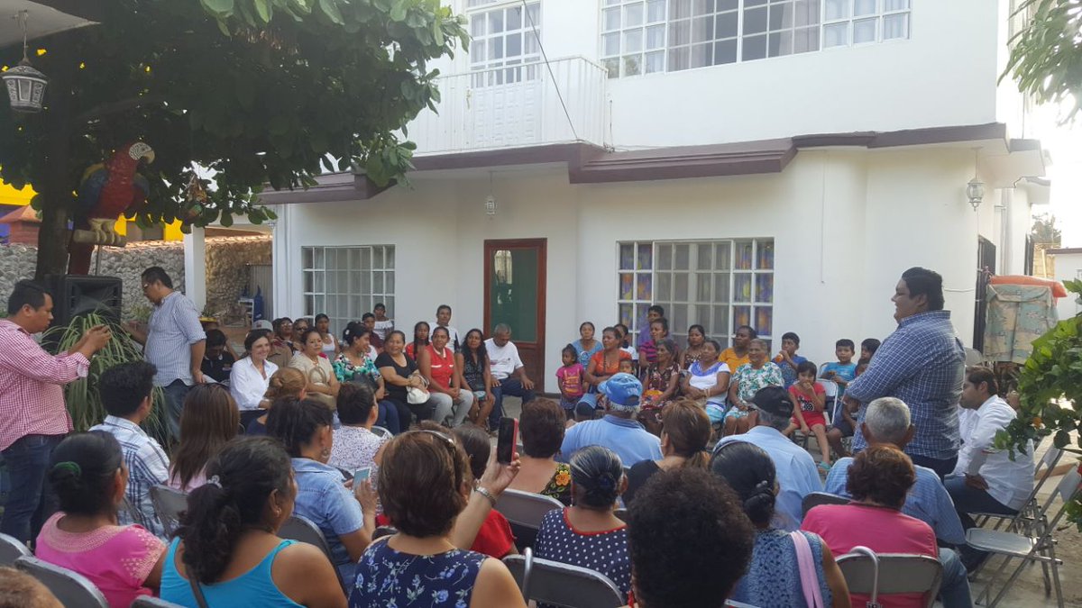 yarithtannos's tweet photo. Recorrimos el #BarrioLaSoledad de la preciosa región del #Istmo con los próximos Senadores de la República, @RaulBCCue y @SofiaCastroRios. Este 1 de julio vamos a ganar!!! #contigoOaxacaAvanza #FuerteOaxaca https://t.co/y7Q9VlJlF6