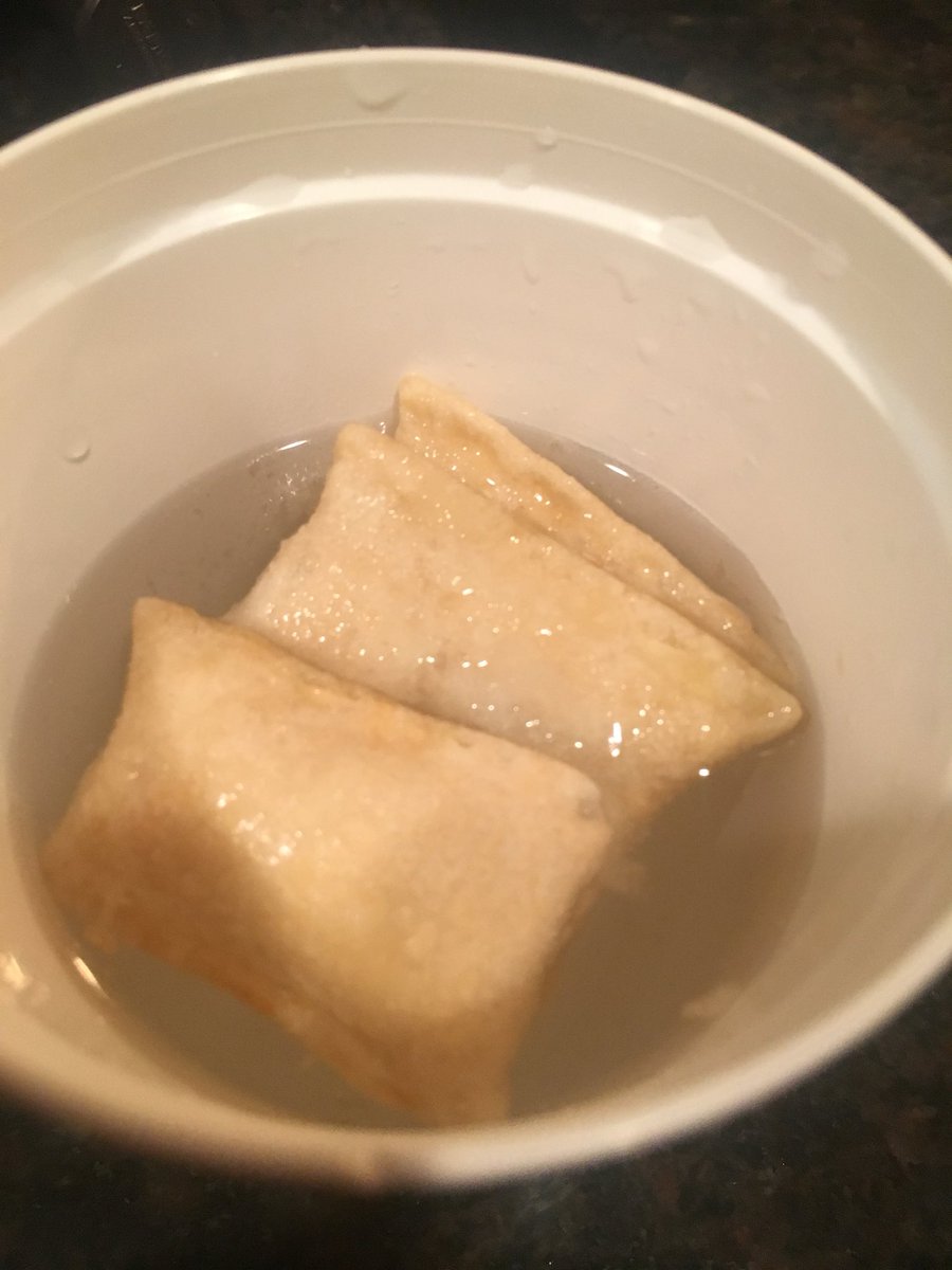 thomashalgren's tweet photo. Hey @GordonRamsay What do you think of my homemade pizza roll cocktail?? https://t.co/aCI6rweGZz