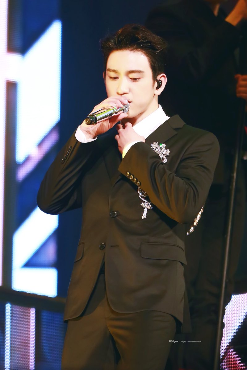 Whisper_922's tweet photo. [HQ] 180504 EYES ON YOU in Seoul Day1
MY KING.

#GOT7 #Jinyoung ##갓세븐 #진영 https://t.co/939FqI5TBW