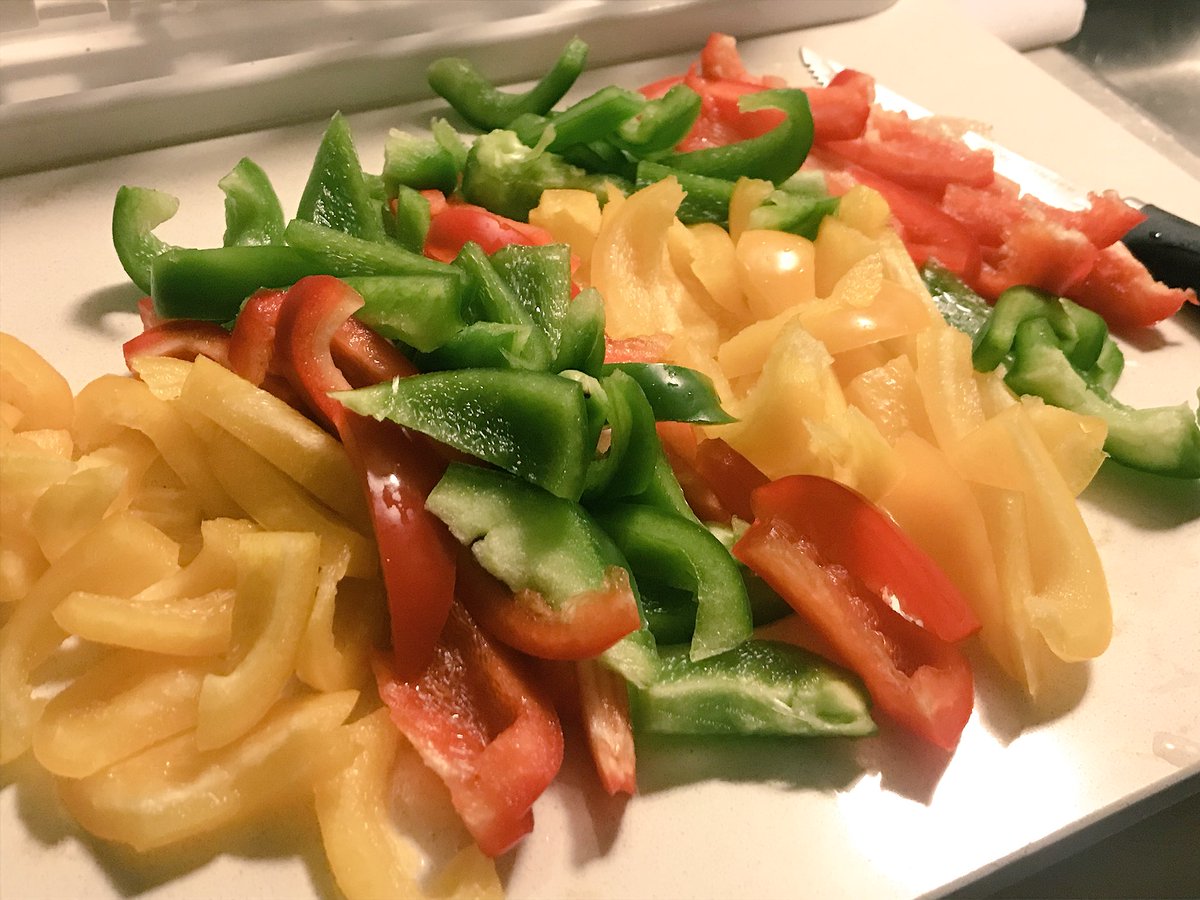 Love a colorful dinner ❤️💛💚 #DontDiscriminate #Peppers #Noms #FoodPorn #FoodPhotography #HealthyEatin