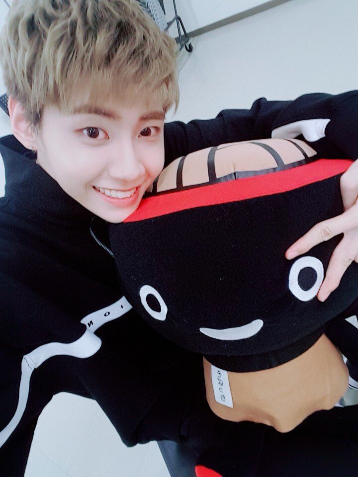 wei_up10's tweet photo. 💫ウェイペン
💫00line
💫アメリカ住み(7月に帰国)

#Honey10と猛烈に絡みたくて仕方ないのでHoney10がRTしてくれたらフォローしますのでこれを見たHoney10は是非RTして拡散してください https://t.co/Ued0Eb62J7