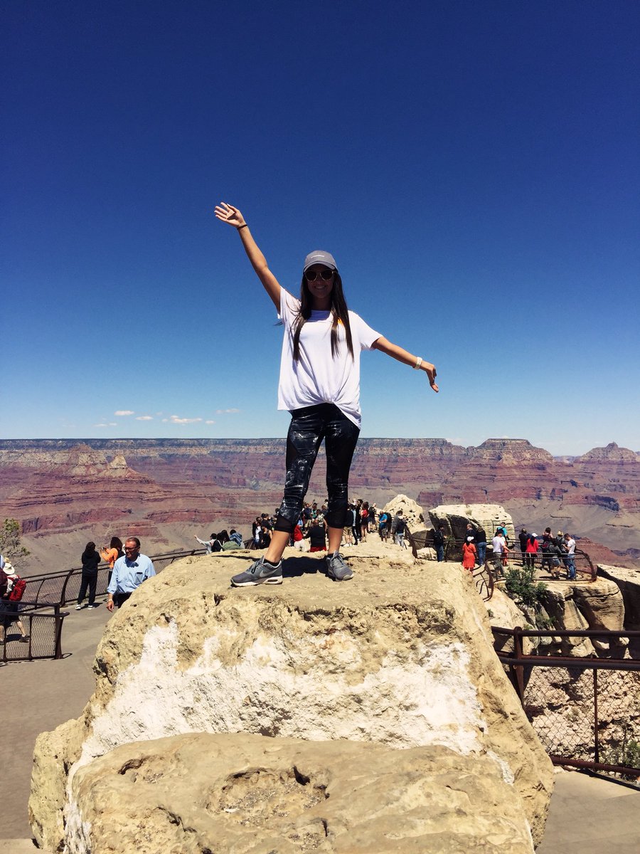 laurennnncc's tweet photo. Welcome to the Grand Canyon 🤩⛰🏞 https://t.co/mfZLeR9ZEk
