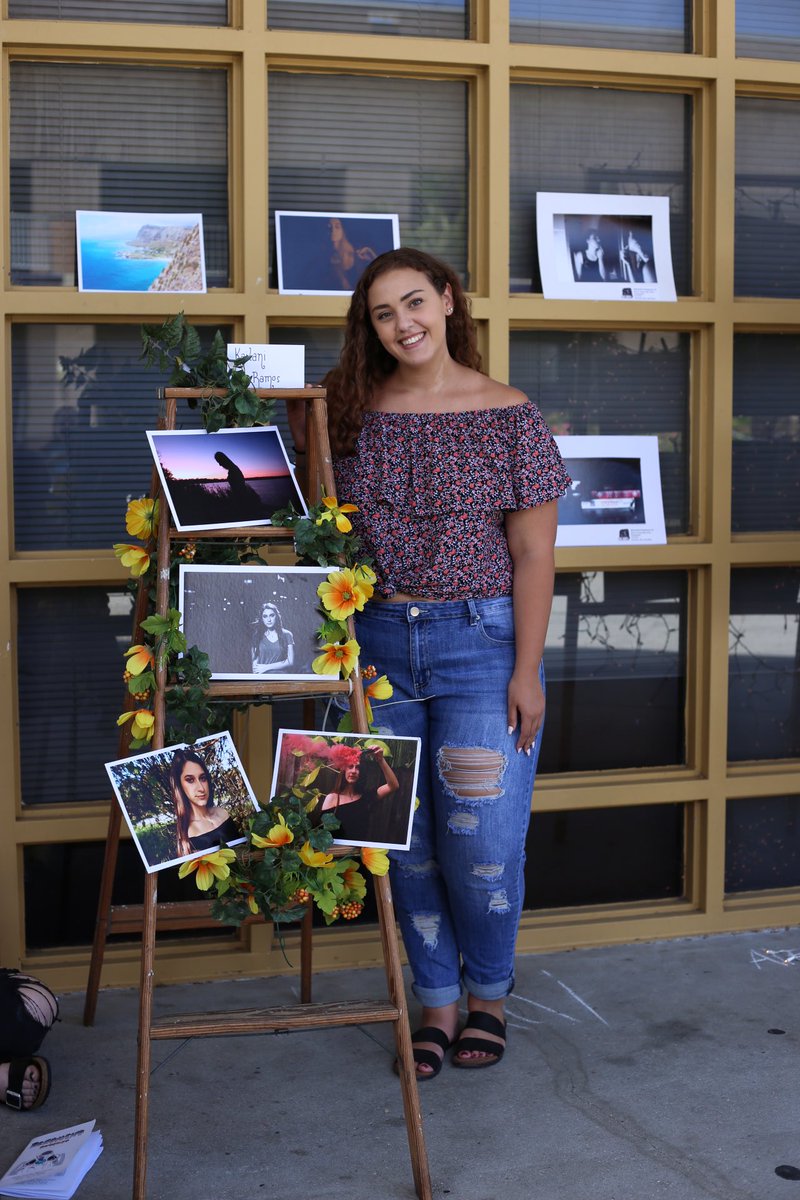Dubby75's tweet photo. Great day for the Senior Art Show at #WSHS @BearNationWSHS @WSHS_KappaPi #iloveart https://t.co/zPvus3Pl20