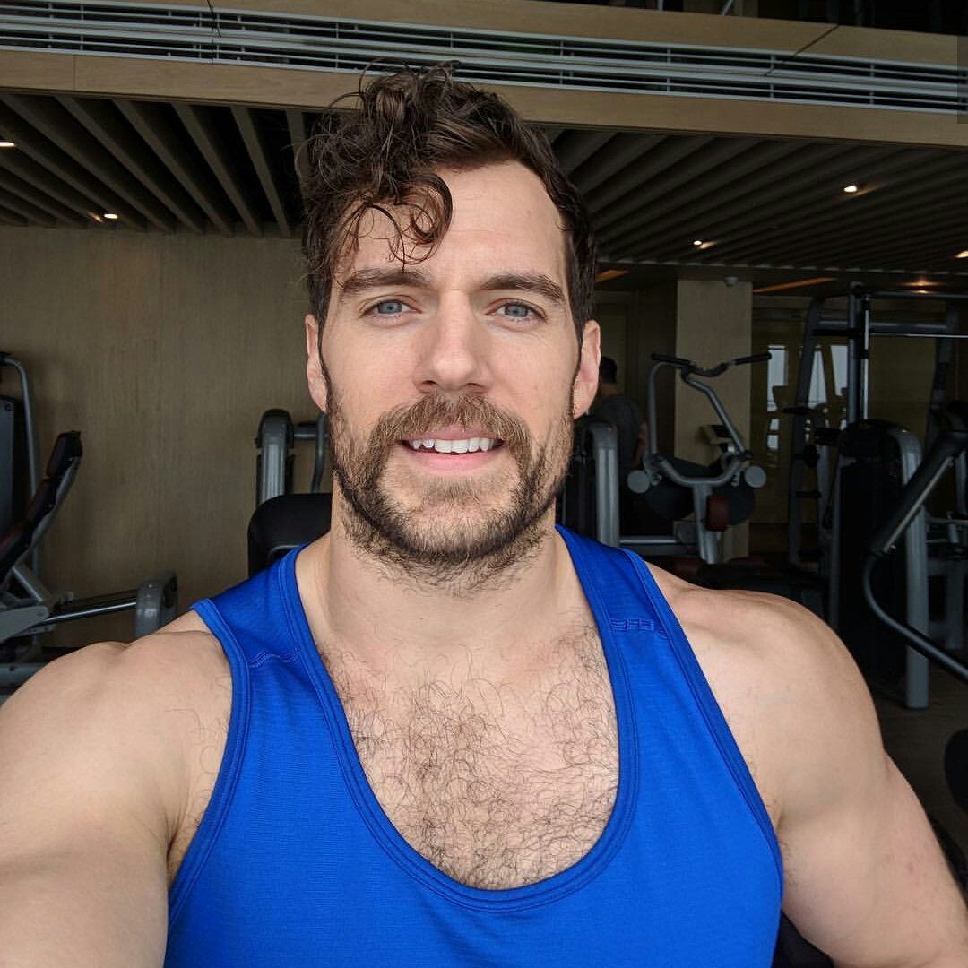 Henry Cavill Brasil on X: 4- Ele tem 1,85m de altura. É o mais