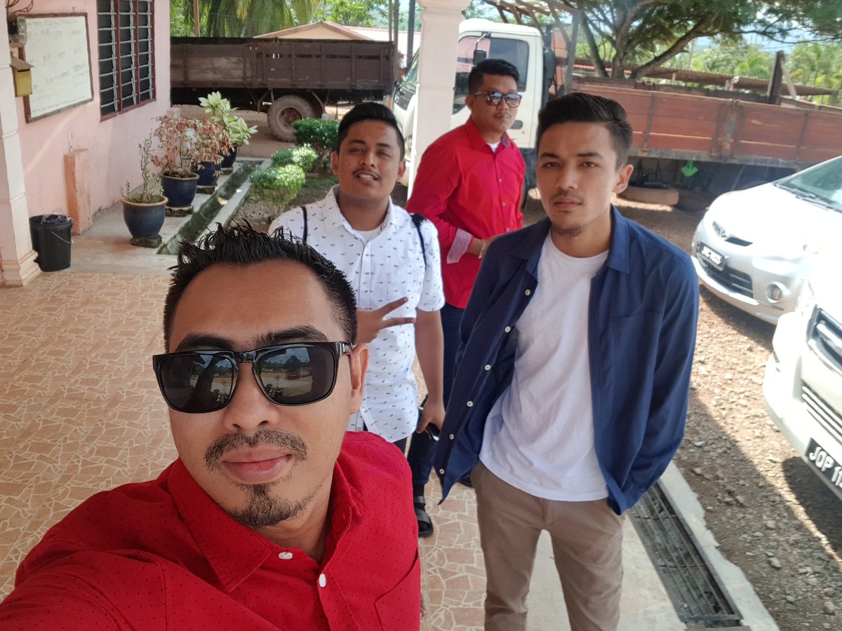 ShakalZz's tweet photo. With @OneAvenueBands #KisahAntaraKita #Super40Era #EradotJe https://t.co/YH8e0xRfpj
