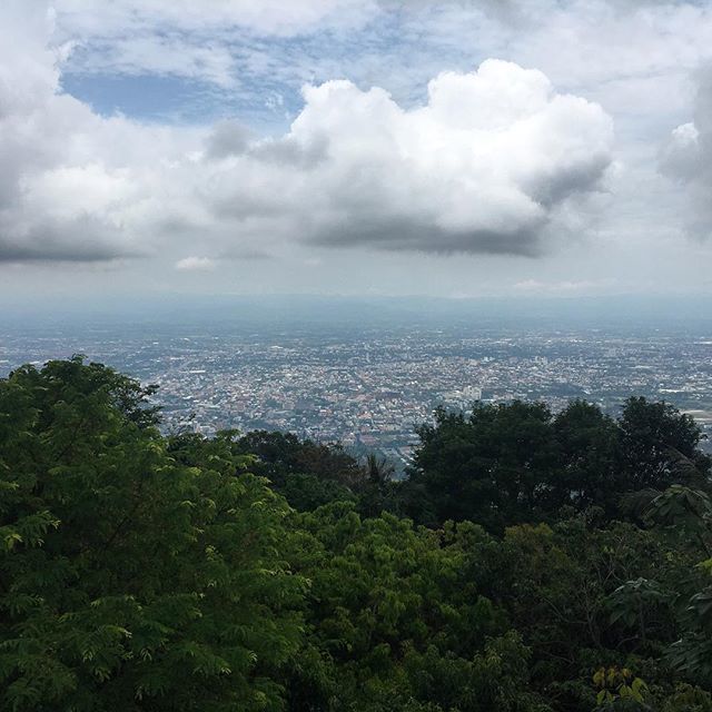bramwientjes's tweet photo. En dat was dan weer Chiang Mai. Op naar Pai #chiangmai #view #city #cloudy https://t.co/T1ShtaEhhv https://t.co/Fn9cDC3ou6