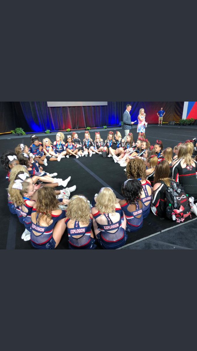 ashlynpayne22's tweet image. Here’s some Junior restricted 5 sportsmanship at the wildcard reveal!! #Summit18 @VarsityAllStar @NJSExplosion @utahfusion