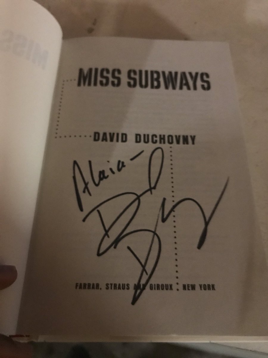 2018/05/04 - David at Barnes & Noble at The Grove  - Los Angeles, CA DcZwb_UUwAAcjOd