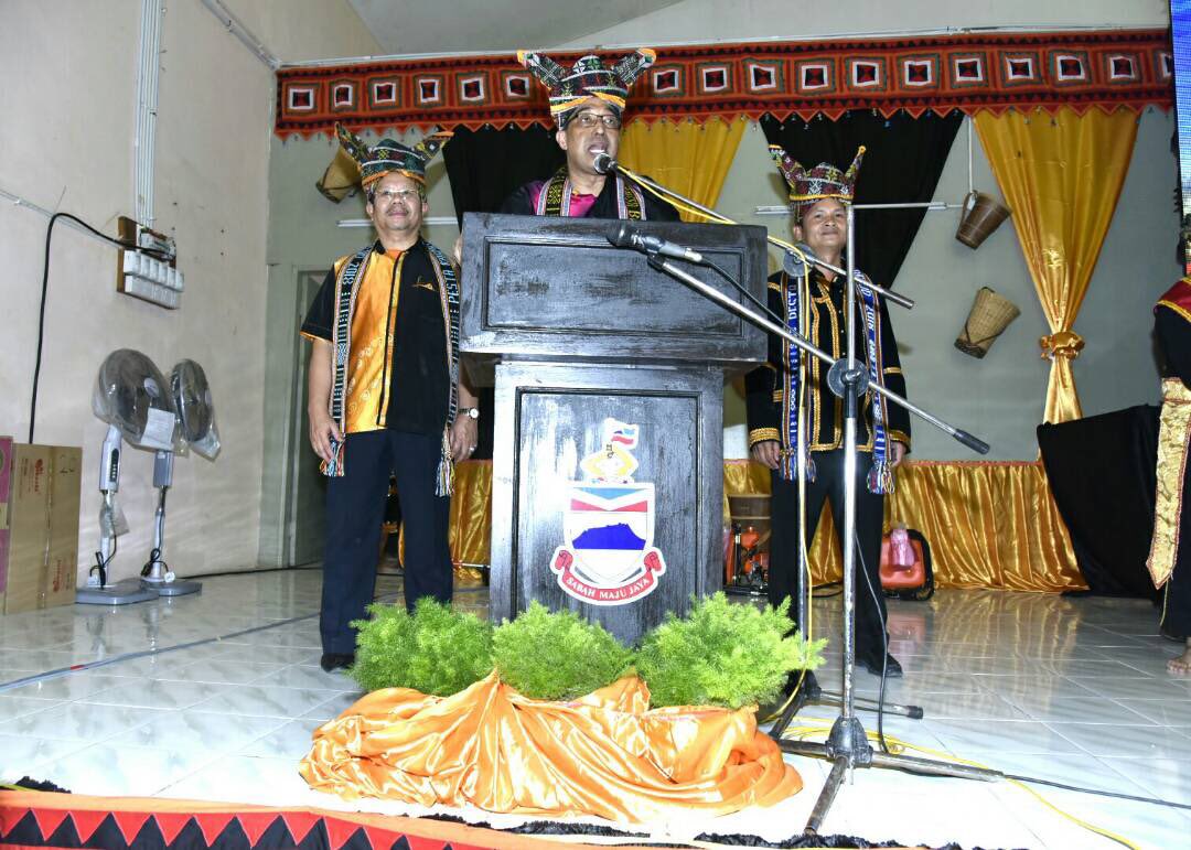 sec_press's tweet photo. Menteri Komunikasi &amp; Multimedia Datuk Seri Dr @sallehsaid merasmikan Pesta Kaamatan Daerah Kota Belud di Pekan Taginambur, Kota Belud. @kkmm_gov @JapenSabah @japenkotabelud @KotaBeludtweet @kotabeludtwt. #HebatkanNegaraku 
#DemiKotaBelud https://t.co/6Jc9bpISak